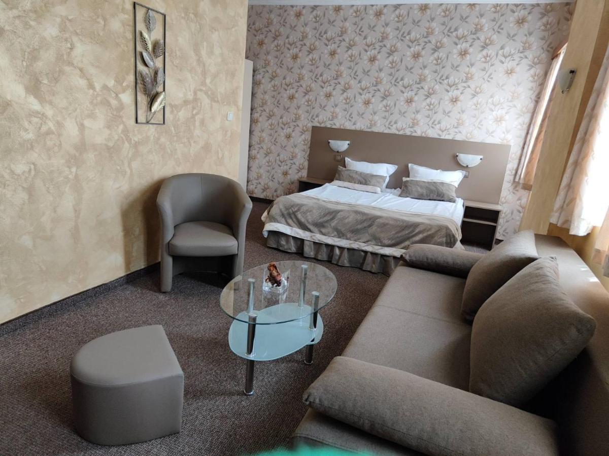 Семеен Хотел "Булаир" Burgas Ngoại thất bức ảnh