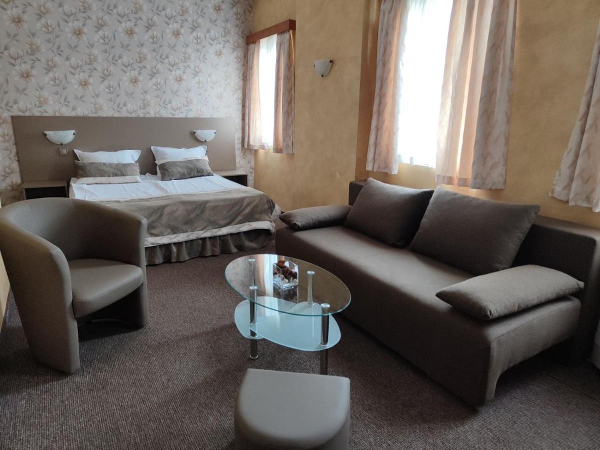 Семеен Хотел "Булаир" Burgas Ngoại thất bức ảnh