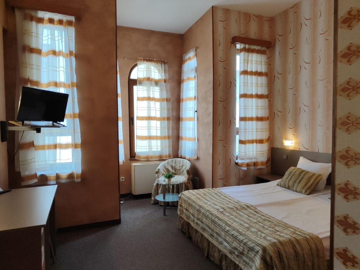 Семеен Хотел "Булаир" Burgas Ngoại thất bức ảnh