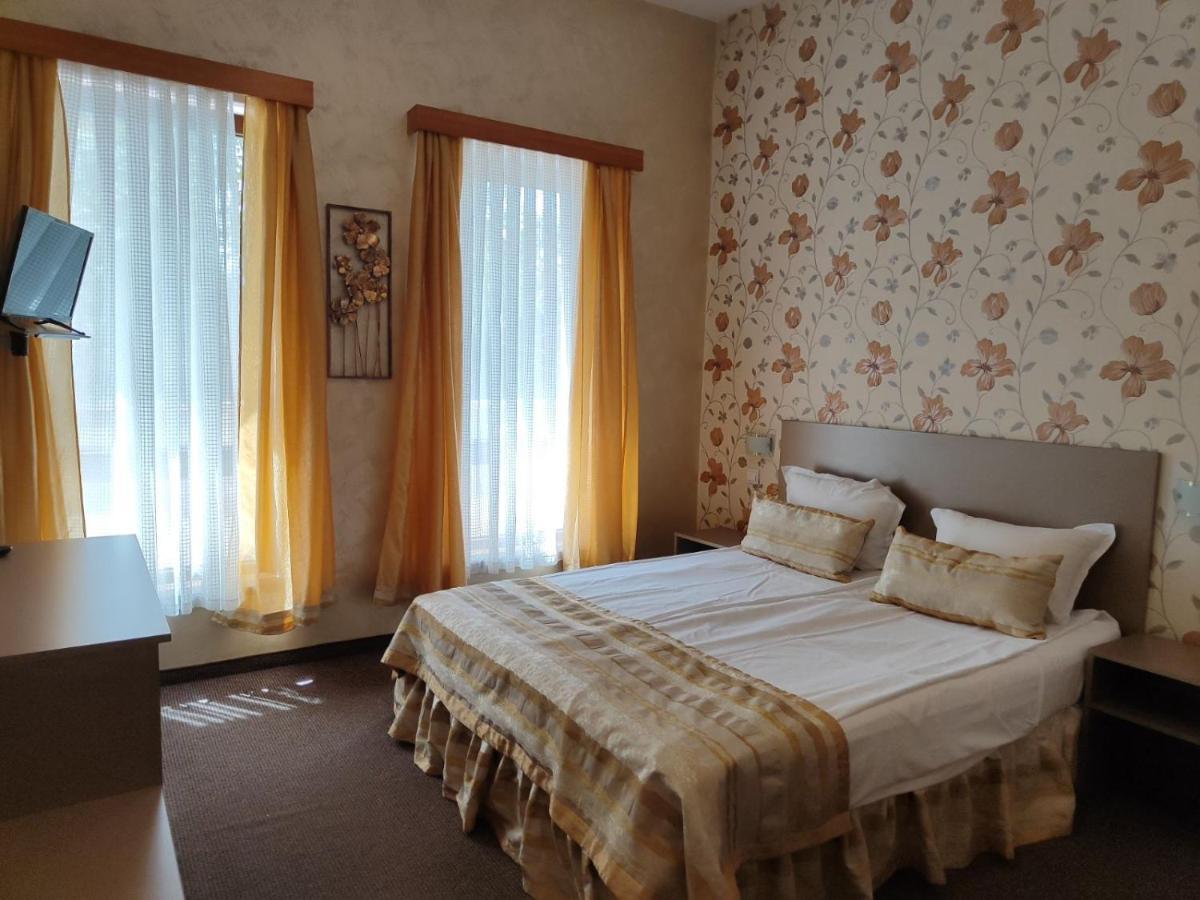 Семеен Хотел "Булаир" Burgas Ngoại thất bức ảnh