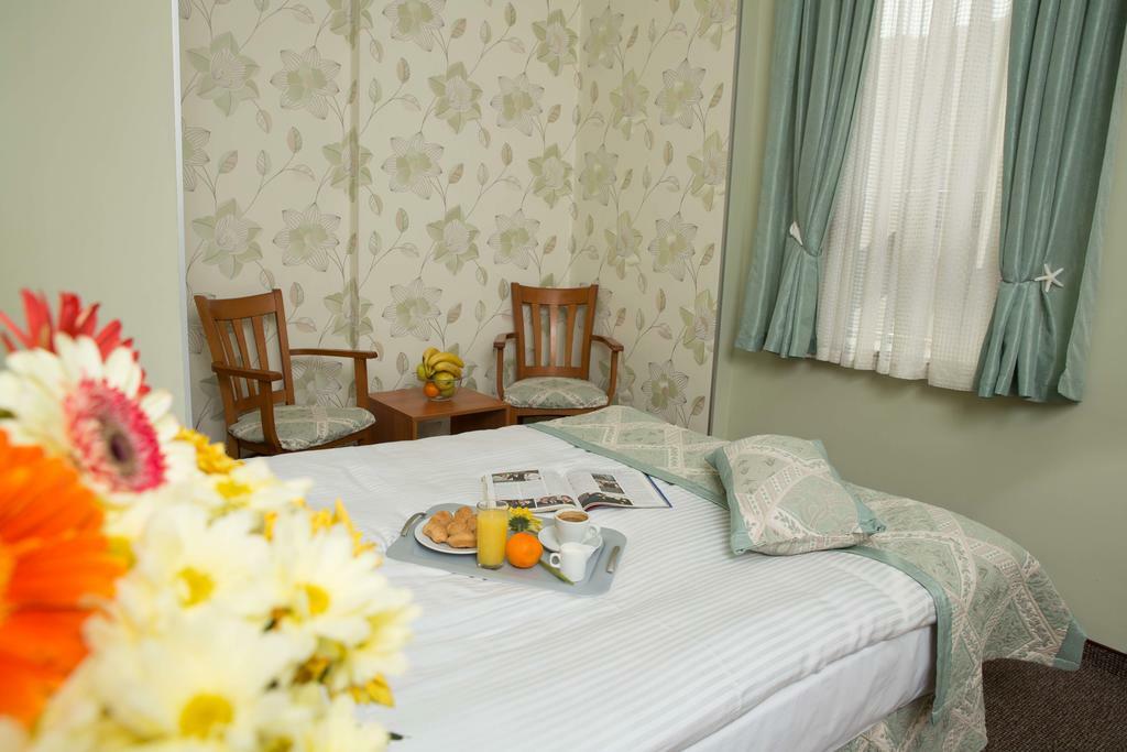 Семеен Хотел "Булаир" Burgas Ngoại thất bức ảnh